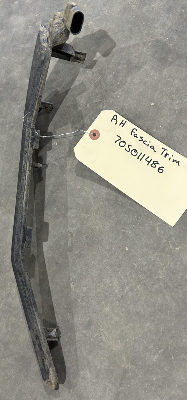 Used Can-am Maverick X3 UTV Right Fascia Trim Part # 705011486